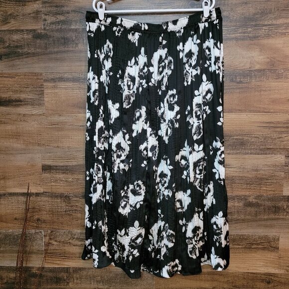 Simply Vera Wang Floral Satin Accordion Midi Skirt XXL Black White Dark Coquette - Picture 1 of 9
